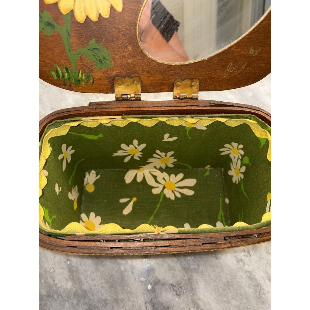 Super Cute Vintage Basket Purse Hand Painted Daisies Lined with Wooden Lid - Picture 7 of 9